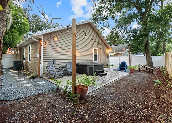 Peaceful Pearl Retreat- 5 Minutes To Downtown, 10 Minutes To Beach St. Augustine